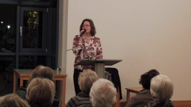 Frau Lange erzählt unterhaltsam und spannend aus ihrer Jugend in der DDR